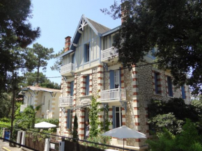 Отель Villa Frivole  Сен-Пале-Сюр-Мер